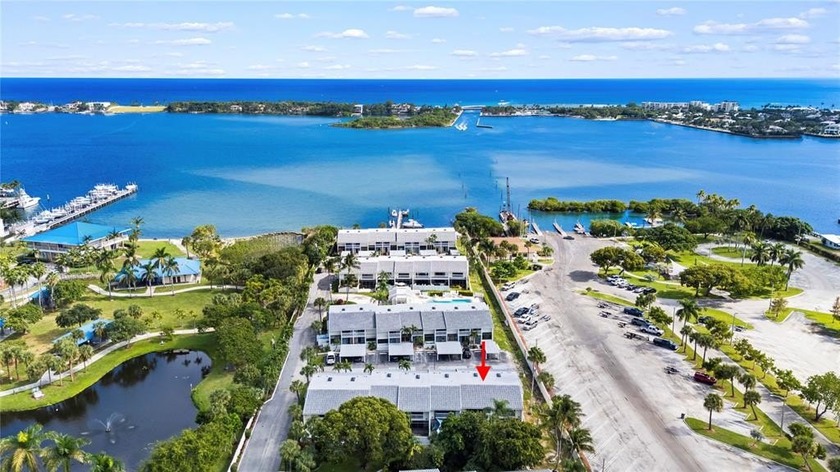 Boynton Beach's Hidden Gem! This spacious townhouse is located - Beach Townhome/Townhouse for sale in Boynton Beach, Florida on Beachhouse.com