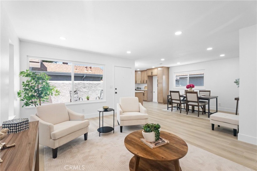 Stunning end unit with no one above or belowplete privacy you - Beach Condo for sale in Huntington Beach, California on Beachhouse.com