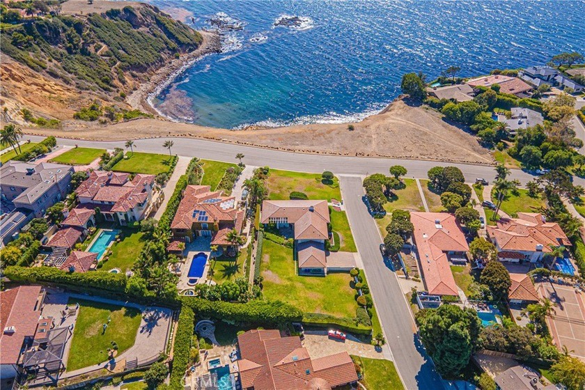 Situated in an A++ Palos Verdes Estates location, directly - Beach Home for sale in Palos Verdes Estates, California on Beachhouse.com