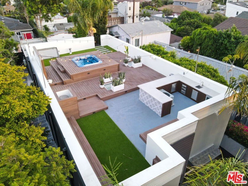 This beautifully remodeled Venice Beach home offers luxury - Beach Home for sale in Venice, California on Beachhouse.com