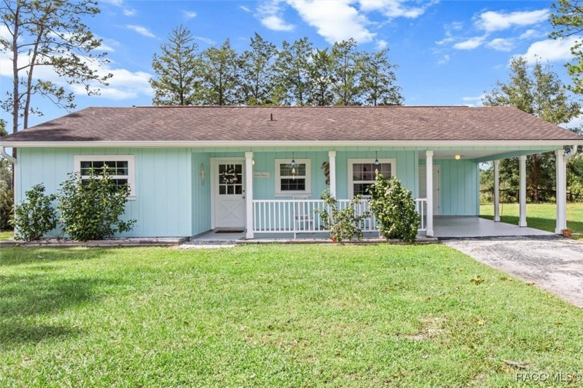 Snowbird's Dream Landing Pad!
Escape to this simply adorable - Beach Home for sale in Homosassa, Florida on Beachhouse.com