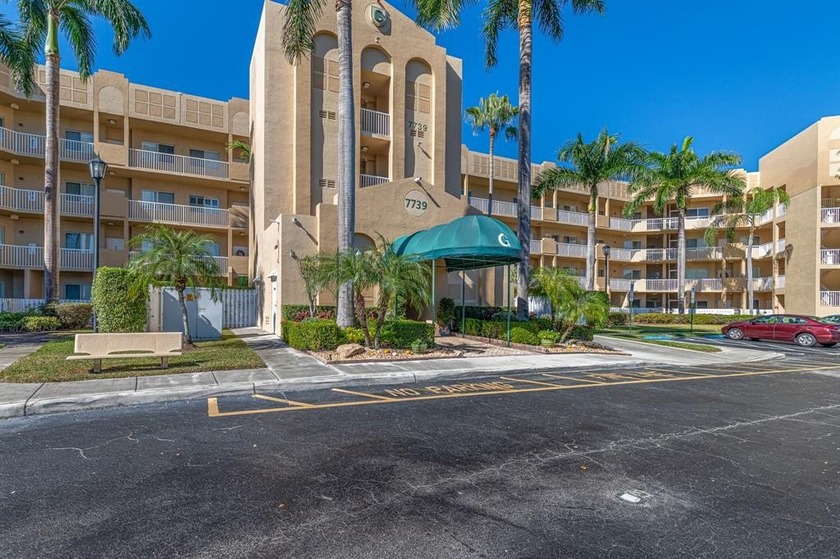 WOW!!WHAT A DEAL!! PRICED TO SELL. OWNER KEPT THE CONDO IN - Beach Condo for sale in Tamarac, Florida on Beachhouse.com