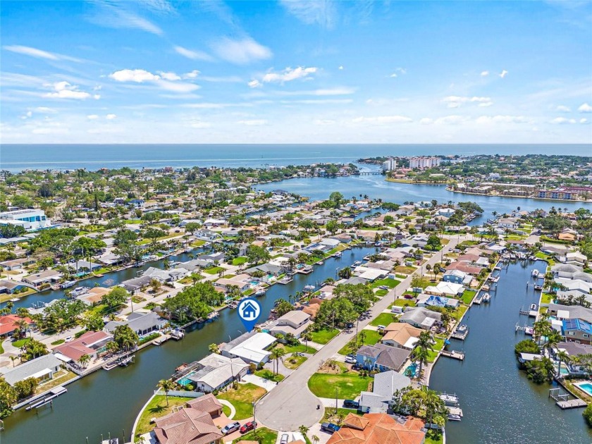 BRAND NEW ROOF TILE.......QUICK GULF ACCESS.........MINS FROM - Beach Home for sale in St. Petersburg, Florida on Beachhouse.com