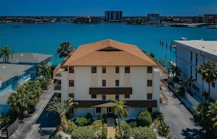 BAY FRONT * 3 DAY MINIMUM RENTALS * WATER ACCESS * LOW HOA * - Beach Townhome/Townhouse for sale in Clearwater Beach, Florida on Beachhouse.com