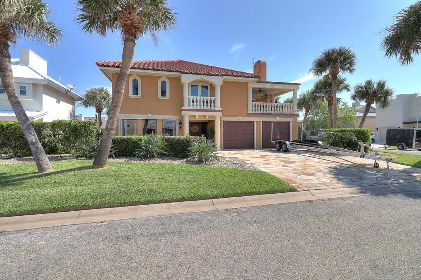 Spectacular landscaped home located on a wide canal with ample - Beach Home for sale in Rockport, Texas on Beachhouse.com