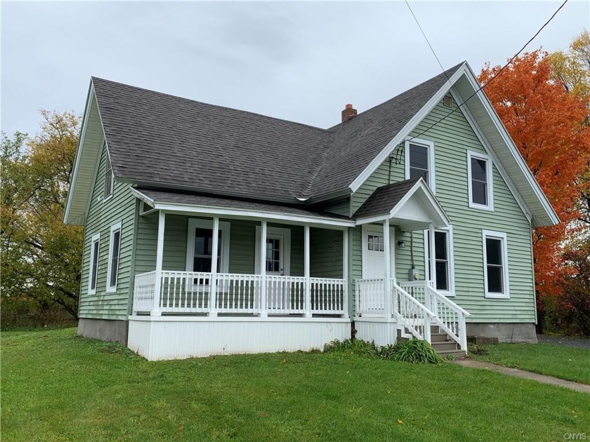 Bring your kayak, your fishing pole, your bicycle, and your - Beach Home for sale in Henderson, New York on Beachhouse.com