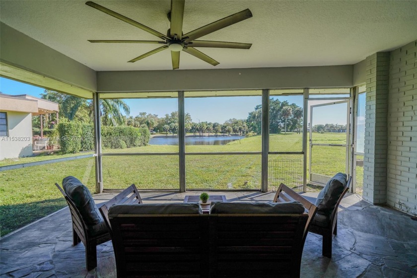 $4,000 INCENTIVE TO THE BUYERS!!! This is the perfect dream home - Beach Home for sale in Tamarac, Florida on Beachhouse.com