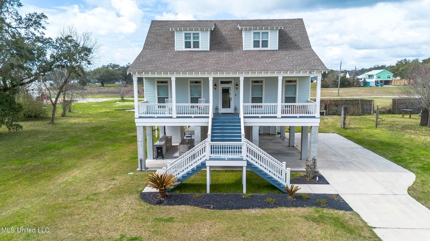 Pristinely kept Grand Beauty steps from the beach! High-end - Beach Home for sale in Long Beach, Mississippi on Beachhouse.com