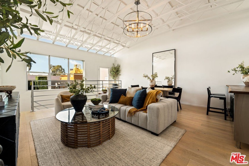 Live, work, play, repeat. This ultra-cool live/work loft - Beach Condo for sale in Venice, California on Beachhouse.com