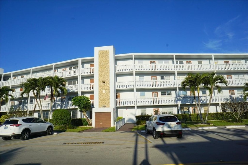 This Penthouse 1 bedrum, 1.5 bath w/ beautiful water view is - Beach Condo for sale in Deerfield Beach, Florida on Beachhouse.com