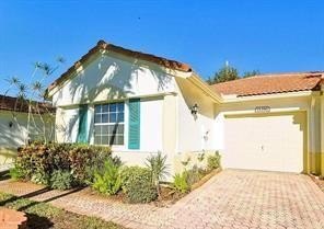 BEAUTIFULLY UPDARED AND MAINTAINED 3/2 VILLA WITH ONE CAR GARAGE - Beach Condo for sale in Delray Beach, Florida on Beachhouse.com