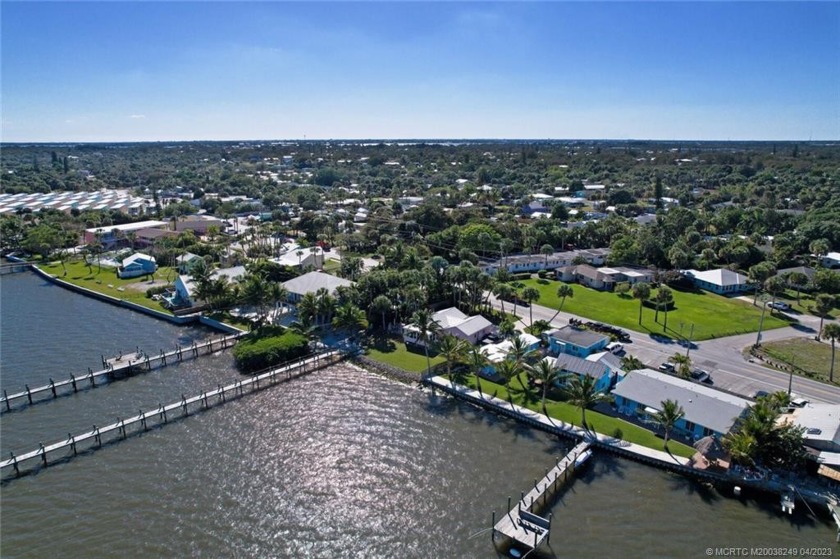 Waterfront, wide riverside charmer with 6 units located on lush - Beach Home for sale in Jensen Beach, Florida on Beachhouse.com