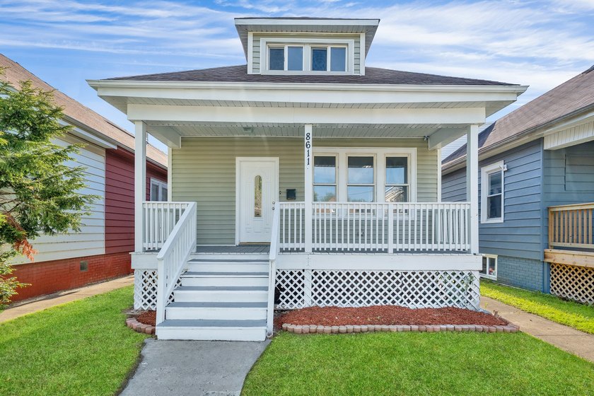 Beautifully updated 5-bedroom, 3-bath home in the South Chicago - Beach Home for sale in Chicago, Illinois on Beachhouse.com