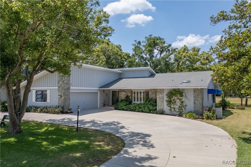 PUT YOUR FEET UP & SOAK IN THIS PIECE OF PARADISE WHILE SIPPING - Beach Home for sale in Homosassa, Florida on Beachhouse.com