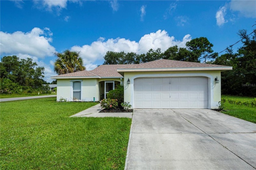 X FLOOD ZONE - NO FLOOD INSURANCE REQUIRED - ROOF NEW IN 2021 - - Beach Home for sale in Rotonda West, Florida on Beachhouse.com