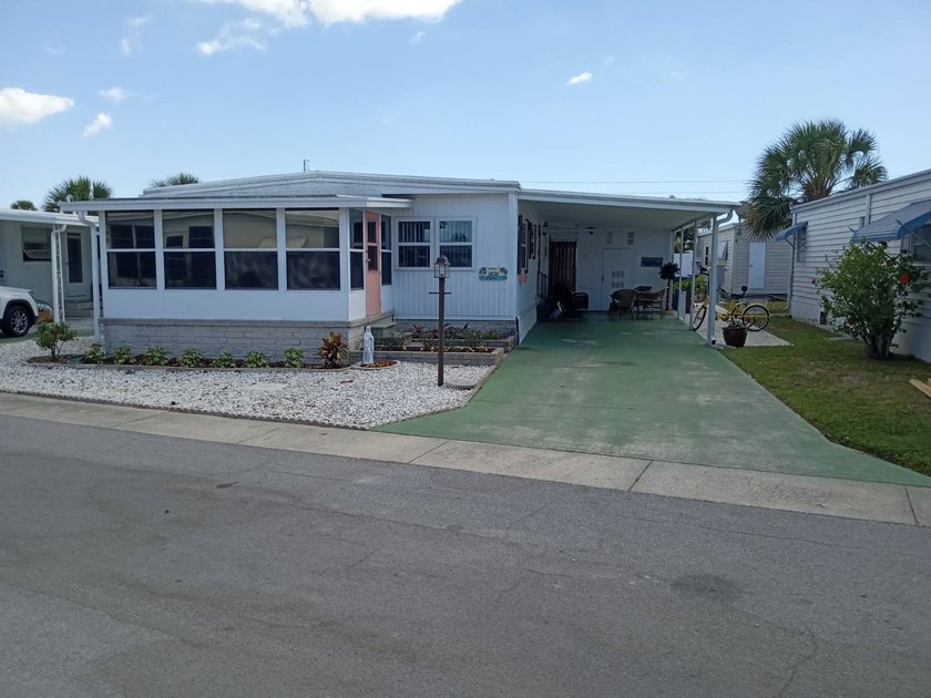 Beautiful 2 Bedroom 2 Bath Furnish Home In Prestigious 55+ - Beach Home for sale in St. Petersburg, Florida on Beachhouse.com