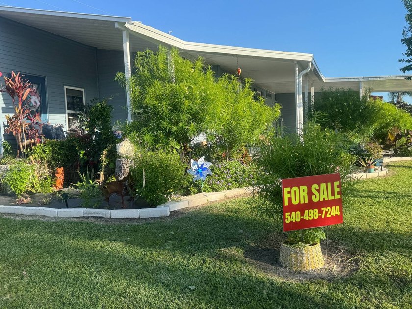 Welcome to the highly sought-after Colony Cove, a vibrant 55+ - Beach Home for sale in Ellenton, Florida on Beachhouse.com