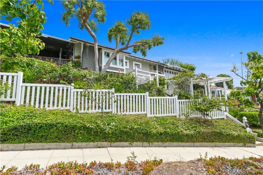 Perched atop nearly 11,000 sq ft overlooking the ocean, this - Beach Home for sale in San Pedro, California on Beachhouse.com