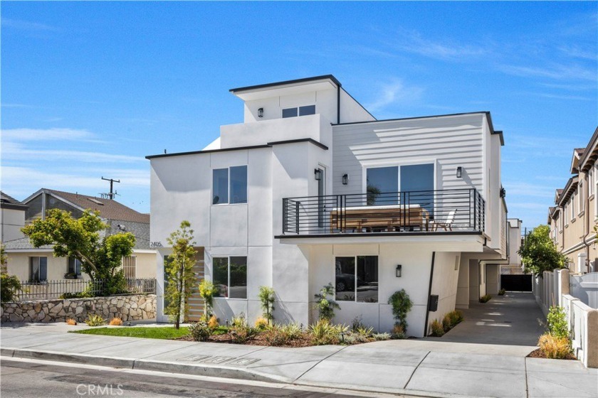 Update
Major price reduction! Lowest price per square foot in - Beach Townhome/Townhouse for sale in Redondo Beach, California on Beachhouse.com