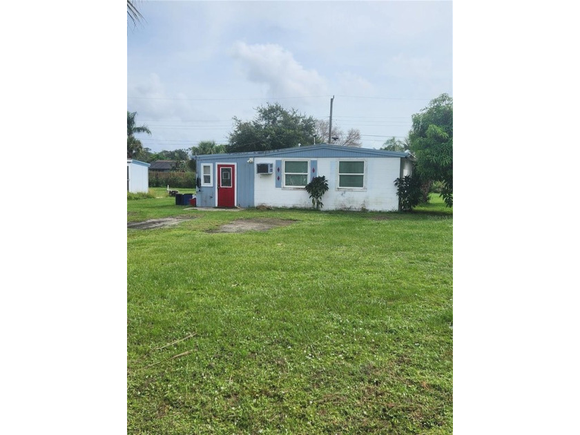 Investment property available. This 2 bed 1 bathroom house sits - Beach Home for sale in Englewood, Florida on Beachhouse.com