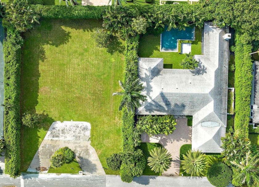 260&254 N Woods Road - Beach Home for sale in Palm Beach, Florida on Beachhouse.com