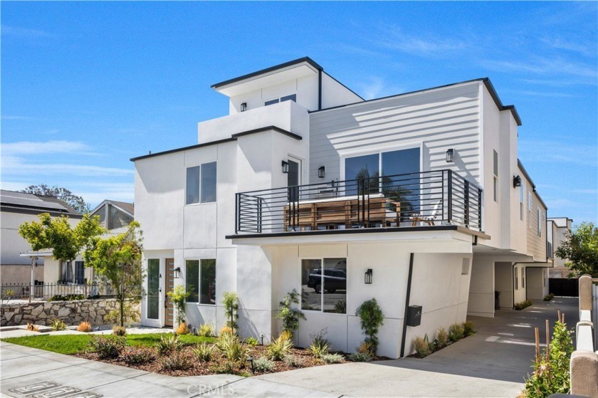 Update
Major price reduction! Lowest price per square foot in - Beach Townhome/Townhouse for sale in Redondo Beach, California on Beachhouse.com