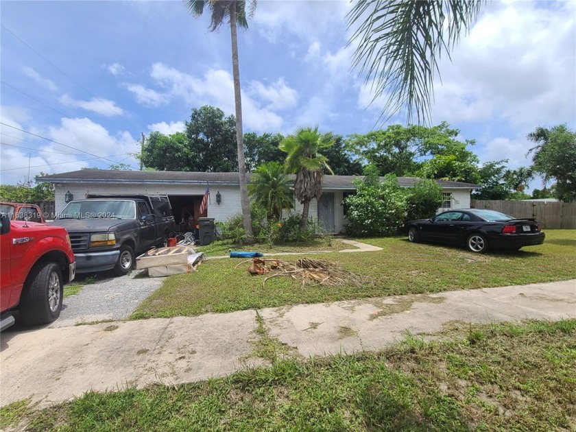 UNAPPROVED SHORT SALE!!!! Property is a legal 4/2 with major - Beach Home for sale in West Palm Beach, Florida on Beachhouse.com