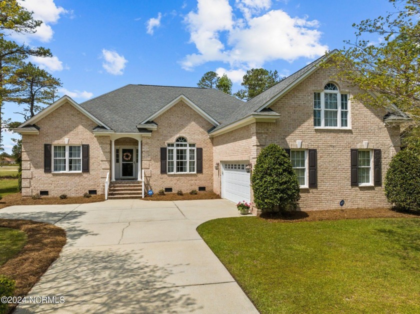 Welcome to this meticulously maintained golf course home in the - Beach Home for sale in New Bern, North Carolina on Beachhouse.com