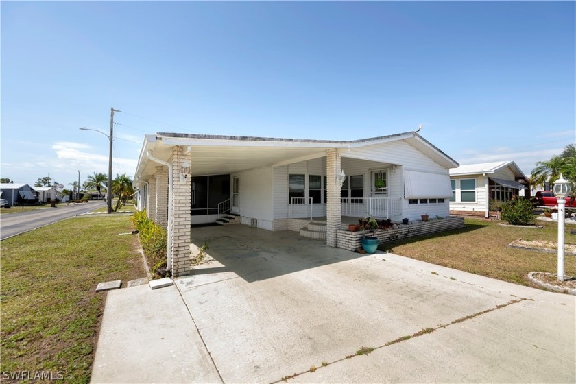 Beautiful, SPACIOUS home in much desired Phase 3 of Tamiami - Beach Home for sale in North Fort Myers, Florida on Beachhouse.com