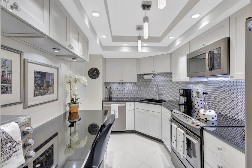 PENTHOUSE WITH VIEW GOLF AND CITY IN A PRIVATE GOLF COMMUNITY - Beach Condo for sale in West Palm Beach, Florida on Beachhouse.com