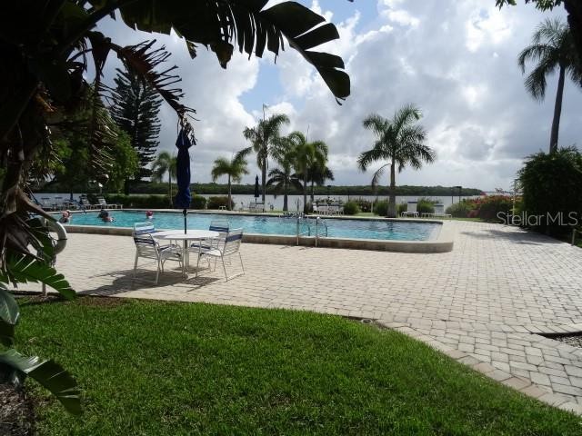 HUGE PRICE REDUCTION. Welcome to one of the best kept condos in - Beach Condo for sale in Longboat Key, Florida on Beachhouse.com
