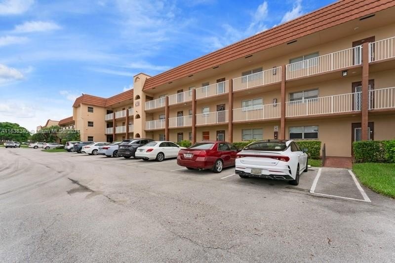 Great first floor 2/2 condo located in the 55+ community of - Beach Condo for sale in Sunrise, Florida on Beachhouse.com