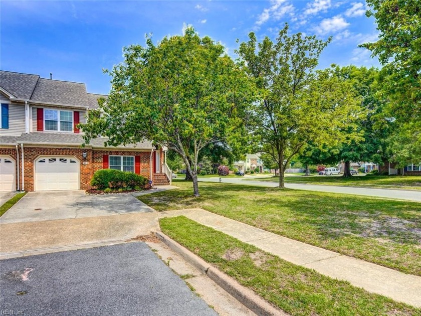 Location! Beautiful Cedar Lakes! What a fabulous END unit 3 - Beach Townhome/Townhouse for sale in Chesapeake, Virginia on Beachhouse.com