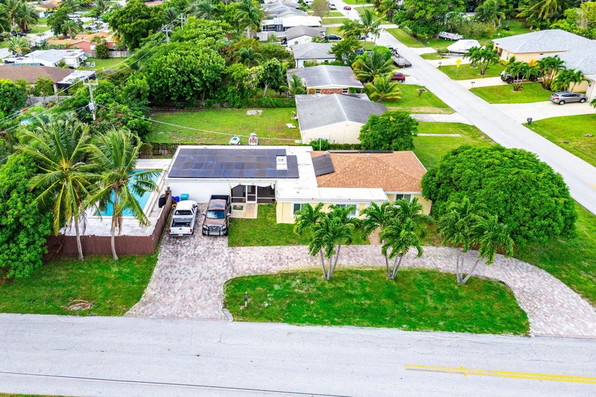 This charming single-family home offers a spacious layout with 4 - Beach Home for sale in Boynton Beach, Florida on Beachhouse.com