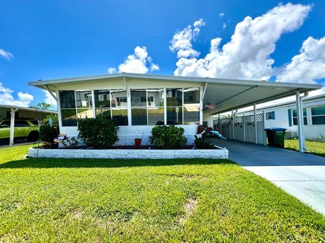 1972 Skyline Ramada 2 bedroom 2 bathroom home with carpet - Beach Home for sale in Daytona Beach, Florida on Beachhouse.com