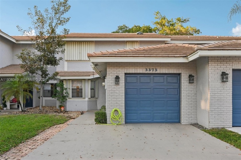 Spacious 3BR/2.5BA townhome with beautiful lake views. Move-in - Beach Townhome/Townhouse for sale in Deerfield Beach, Florida on Beachhouse.com