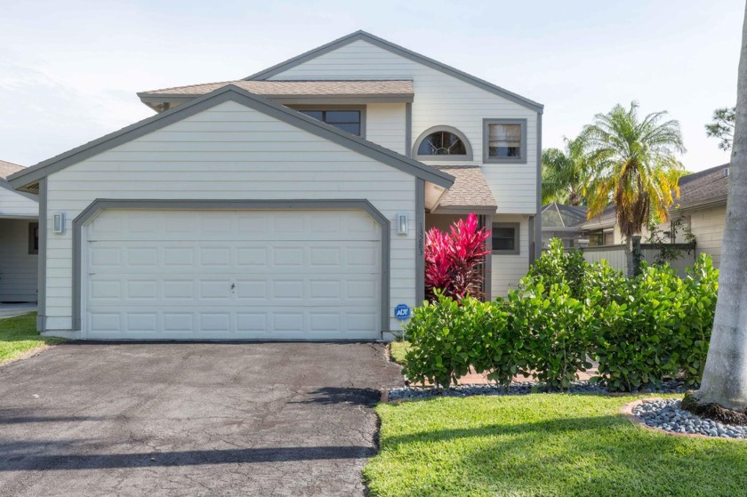 Discover this beautifully updated 3-bedroom Bedford Mews home - Beach Home for sale in Wellington, Florida on Beachhouse.com