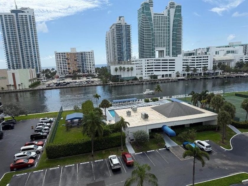 AMAZING DIRECT INTRACOASTAL VIEWS FROM THIS EXCLUSIVE RESIDENCE - Beach Condo for sale in Hallandale Beach, Florida on Beachhouse.com