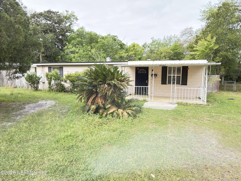 Investor special! This 3-bedroom, 1-bath home offers 1,034 - Beach Home for sale in Jacksonville, Florida on Beachhouse.com