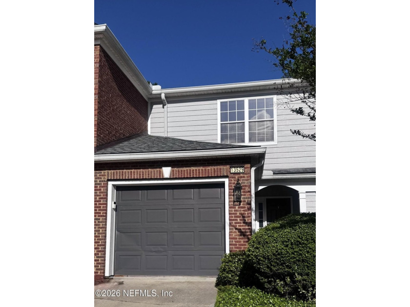 Great Location and privacy. This Wolf Creek townhouse minutes to - Beach Townhome/Townhouse for sale in Jacksonville, Florida on Beachhouse.com