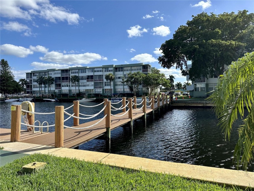 Lovely unit located in great community, quiet street, close to - Beach Condo for sale in Hollywood, Florida on Beachhouse.com