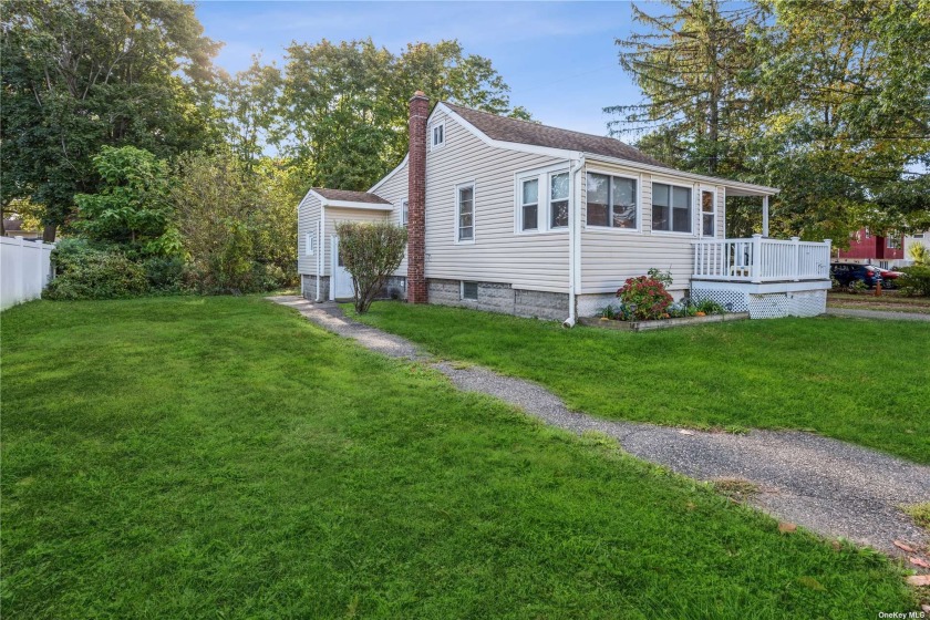A charming ranch-style home located on ten thousand square feet - Beach Home for sale in West Babylon, New York on Beachhouse.com