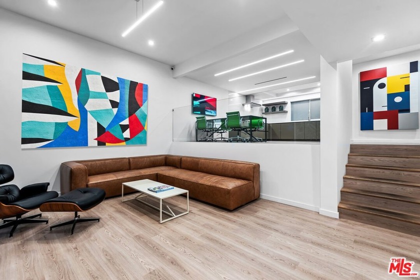 This extensively renovated front-facing multi-story townhome - Beach Townhome/Townhouse for sale in Marina Del Rey, California on Beachhouse.com