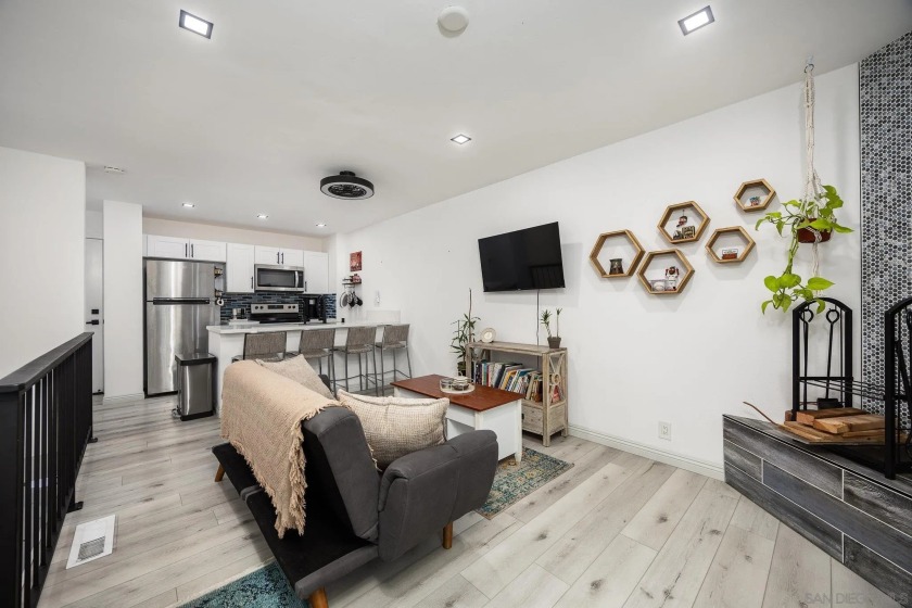 Completely updated Point Loma townhouse is situated in an ideal - Beach Condo for sale in San Diego, California on Beachhouse.com