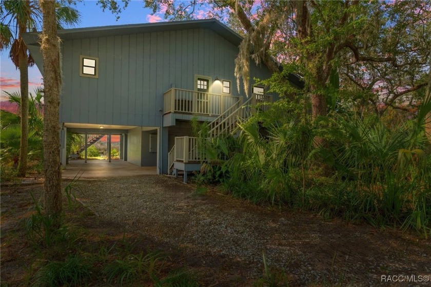 NEVER FLOODED WATERFRONT HOME!! YOU ARE SEEING CORRECTLY, This - Beach Home for sale in Homosassa, Florida on Beachhouse.com