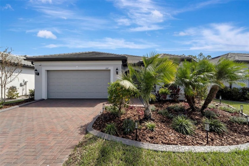 Welcome home to this stunning 2-bedroom, den and 2-bathroom - Beach Home for sale in North Port, Florida on Beachhouse.com