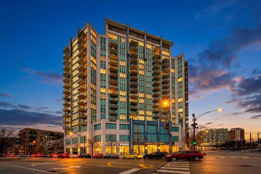 Bright and spacious 2-bedroom, 2-bath corner unit with a den in - Beach Condo for sale in Chicago, Illinois on Beachhouse.com