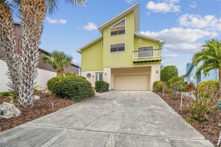 This waterfront home is a boater's paradise, perfectly situated - Beach Home for sale in New Port Richey, Florida on Beachhouse.com