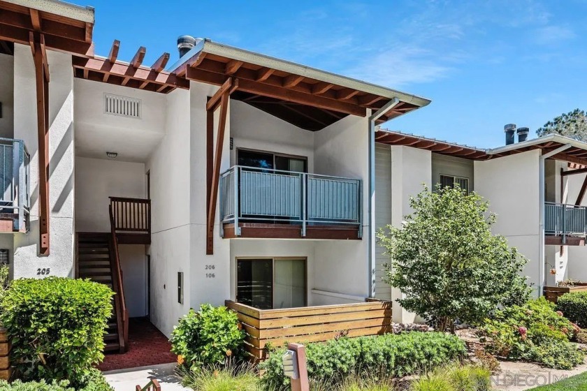 Ideally located, upper-level unit that is nicely renovated, in - Beach Condo for sale in Encinitas, California on Beachhouse.com