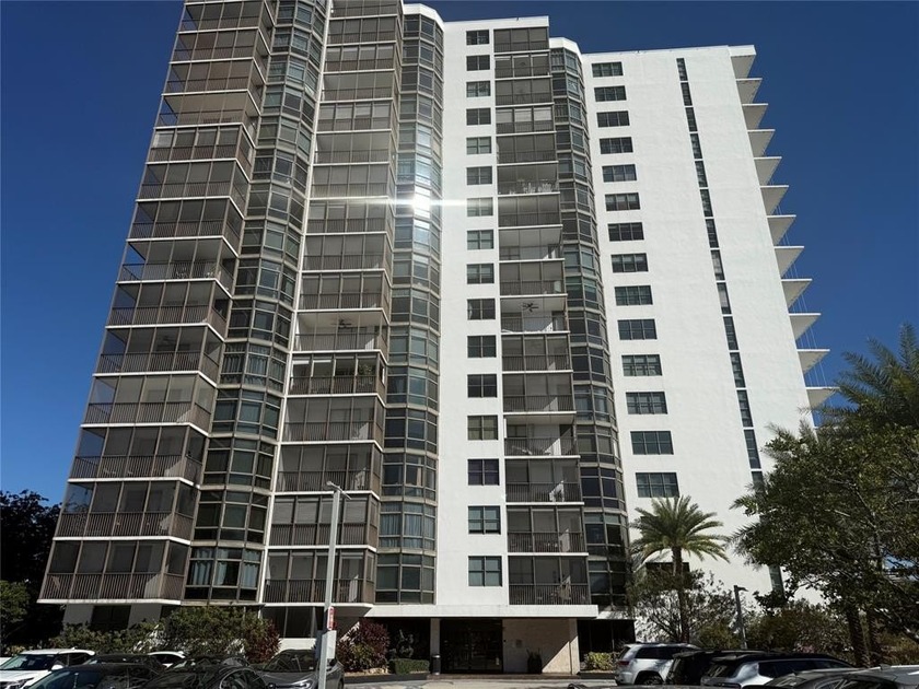 A refined living in the heart of Aventura. This spacious - Beach Condo for sale in Miami, Florida on Beachhouse.com